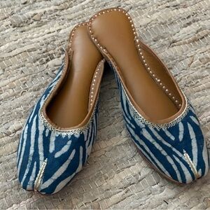 Elegant Blue and Tan Women's Batik Flats